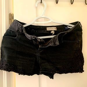 Urban Heritage Size 9 Black Denim Shorts